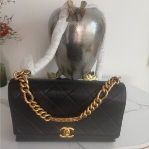Chanel Black Quilted Shoulder Bag with Gold Chain